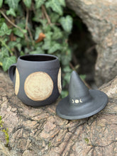 Laden Sie das Bild in den Galerie-Viewer, Tasse - Moon Child (dunkel)