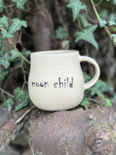 Laden Sie das Bild in den Galerie-Viewer, Tasse - Moon Child (hell)