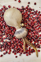Laden Sie das Bild in den Galerie-Viewer, Rassel Snow White