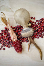 Laden Sie das Bild in den Galerie-Viewer, Rassel Snow White