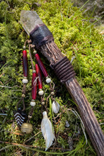 Laden Sie das Bild in den Galerie-Viewer, Spirit Stick Cervidae