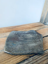 Laden Sie das Bild in den Galerie-Viewer, Räucherplatte „Argo Wohnheim“